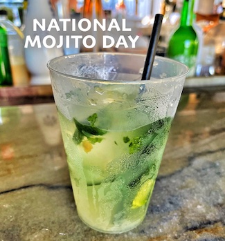 mojito drink at a bar