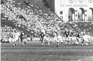a black and white photo of a play from the first Super Bowl in Los Angeles in 1967.
